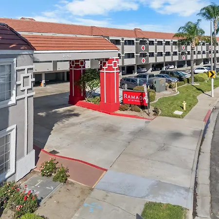 Ramada By Wyndham Ontario Airport & Convention Center-3