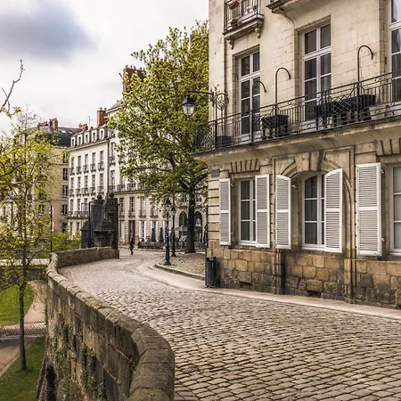 L'Hôtel - Face au Château-2