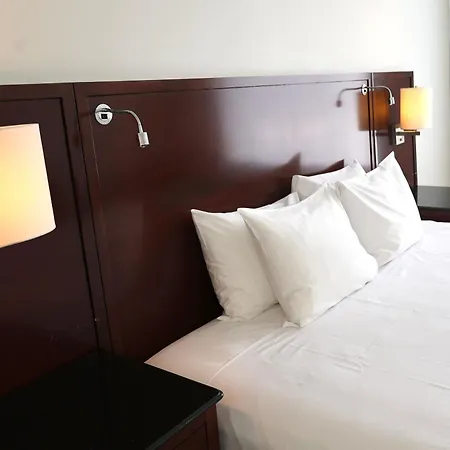 Travelodge By Wyndham Quebec City Hotel & Convention Centre-2