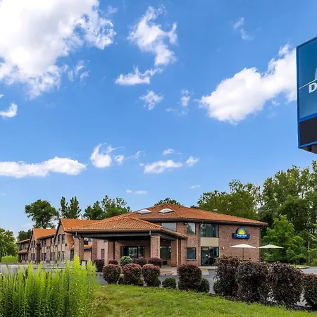 Days Inn By Wyndham Geneva/Finger Lakes-2