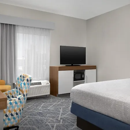 Hampton Inn & Suites Lake City-2