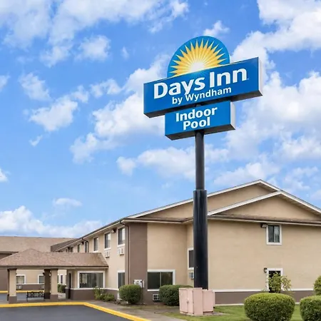 Days Inn By Wyndham Topeka-2