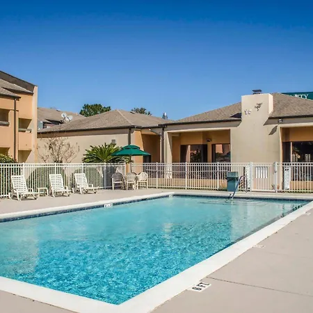 Quality Inn & Suites Pensacola Bayview-3