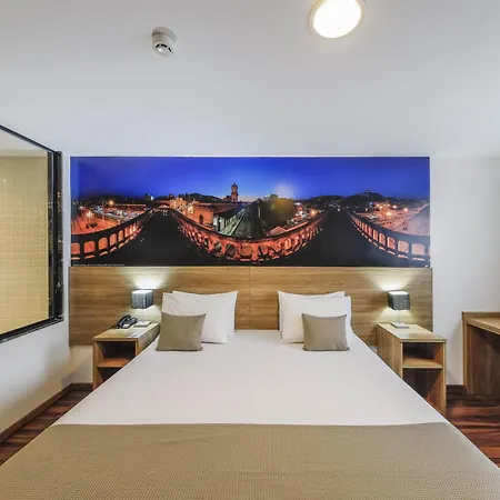 Trade Hotel-3