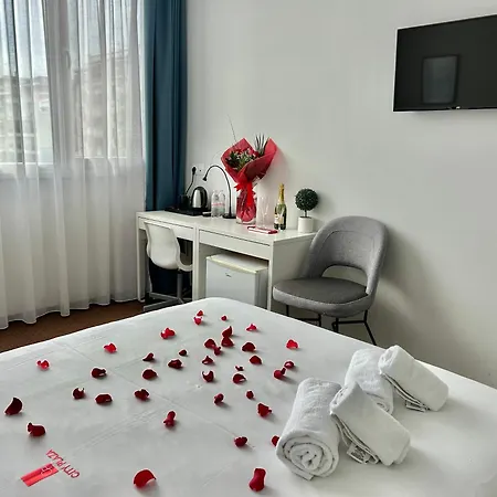 City Plaza Apartments & Rooms-2