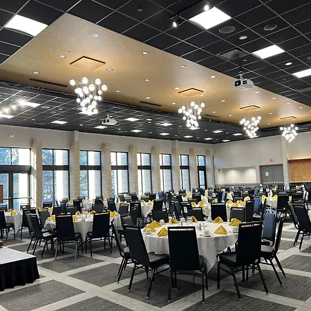 Gateway Hotel And Conference Center-2