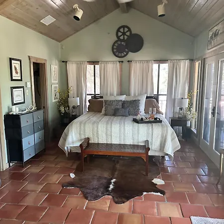 Around The Bend Bungalow-2