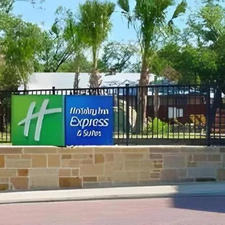 Holiday Inn Express & Suites Fredericksburg By Ihg-3