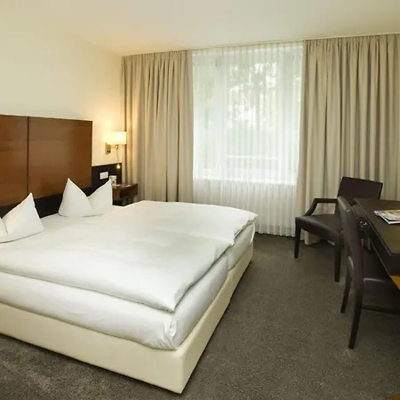 Scotty & Emily Hotel Ulm-3