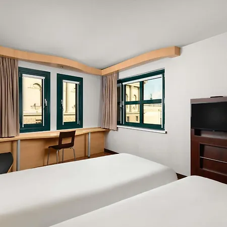 Ibis Styles Budapest Heroes Square-2