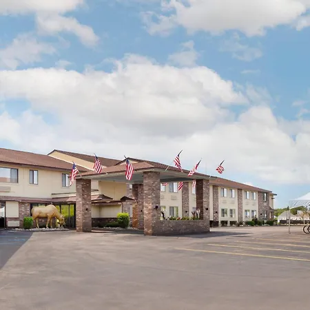 Quality Inn Saint Ignace I-75-3