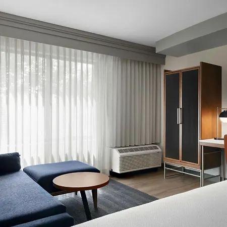 Courtyard By Marriott Columbia-2
