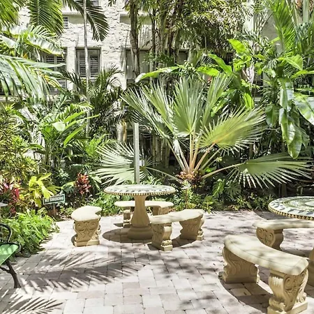 Hemingway Suites At Palm Beach Hotel Island-2