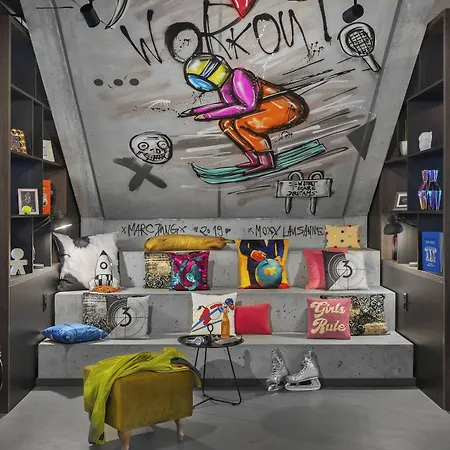 Moxy Lausanne City-3