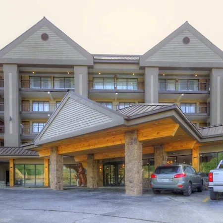 Clarion Pointe Downtown Gatlinburg-3