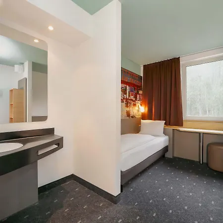 B&B Hotel Berlin-Dreilinden-3