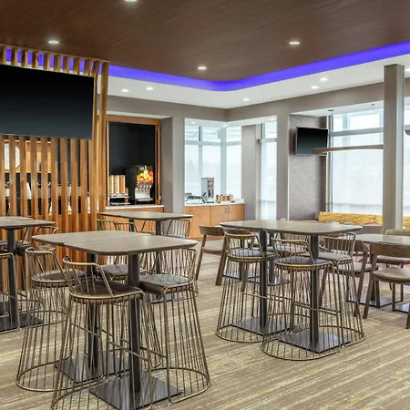 Springhill Suites By Marriott Holland-3