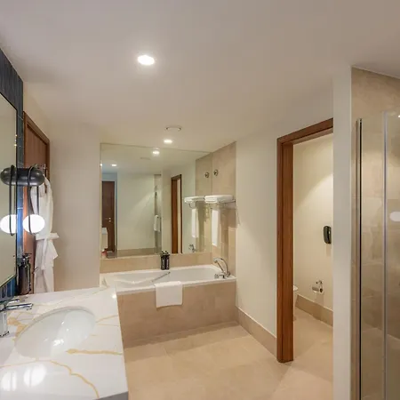 Wyndham Downtown Dubai-2