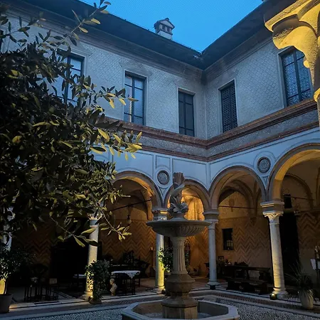 Foresteria Palazzo Guazzoni Zaccaria-3