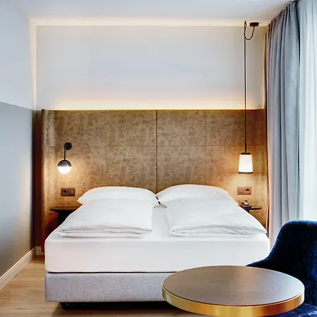 Stage 12 Hotel By Penz-2
