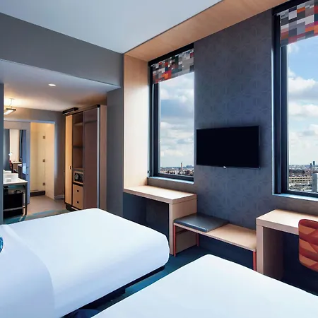 Aloft By Marriott Long Island City-Manhattan View-3