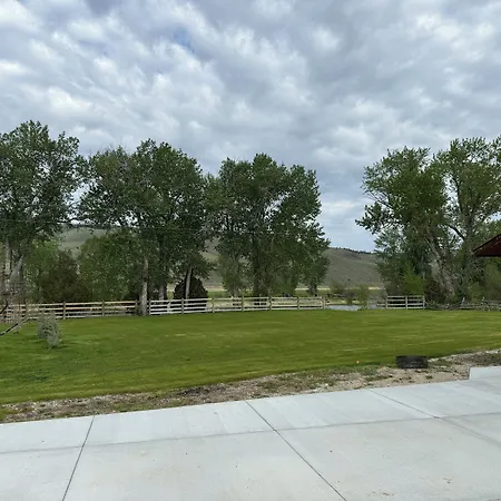 Sportsman Lodge Melrose Mt-2