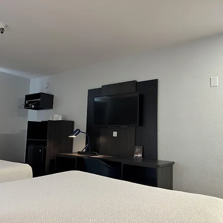 Motel 6 Hollywood-3
