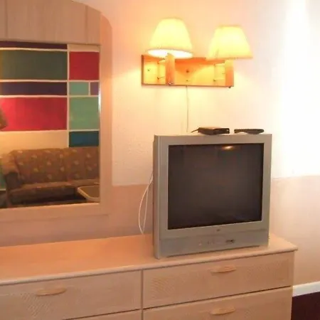 Royal Court Motel-3