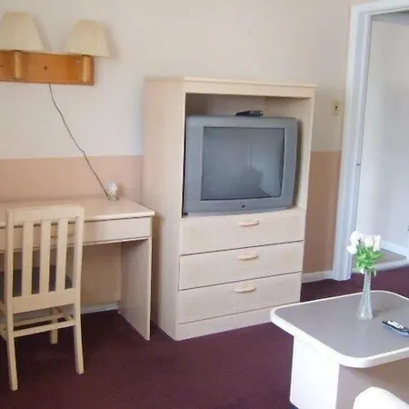 Royal Court Motel-2