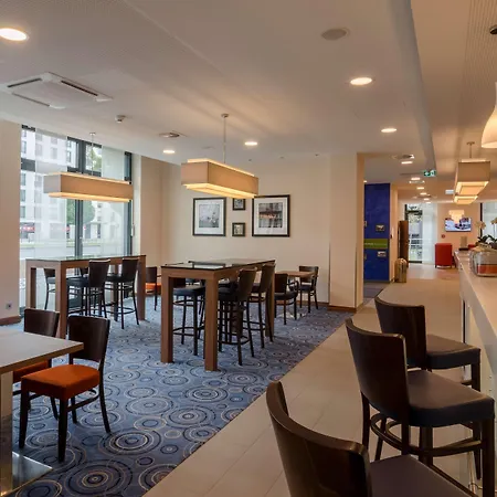 Hampton By Hilton Frankfurt City Centre-3