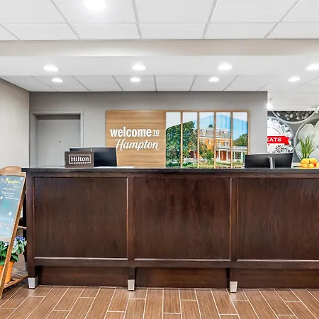 Hampton Inn Dekalb - Near The University-2