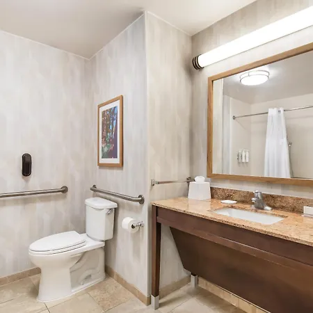 Hampton Inn Uvalde-3