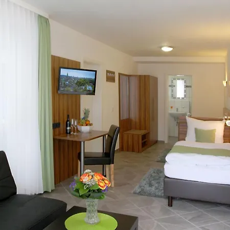 Hotel Garni Goldene Traube-3