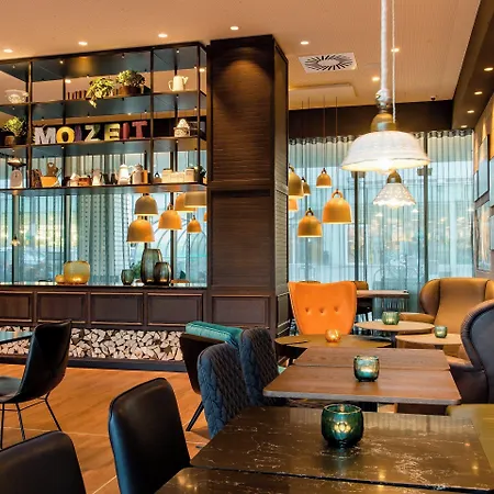 Motel One Salzburg-Süd-3