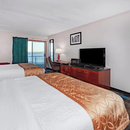 Days Inn & Suites By Wyndham St. Ignace Lakefront-3