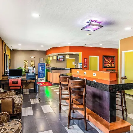 Econo Lodge Topeka At Wanamaker-2