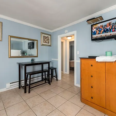 Boardwalk Hotel Charlee & Apartments Beach Hotel Oceanfront-2