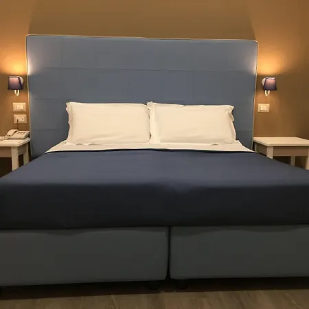 Hotel Magenta-3