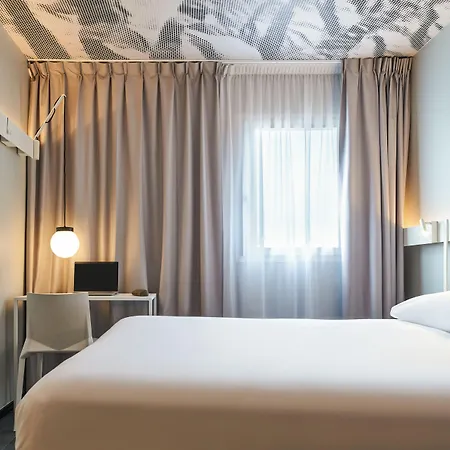 Ibis Clamart Paris Velizy-3