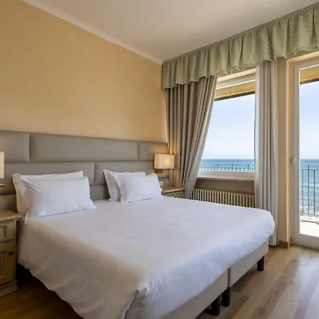 B&B HOTEL Diano Marina Palace-2