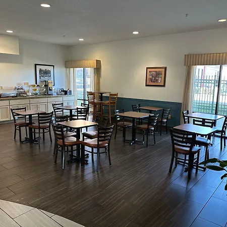 Quality Inn & Suites Hattiesburg North-3