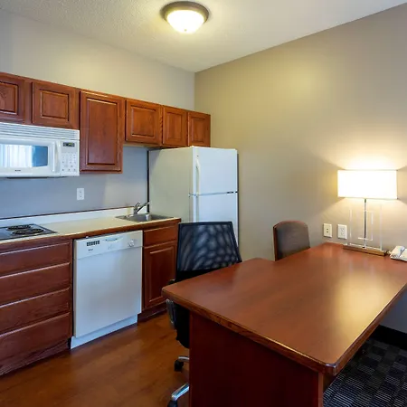 Grandstay Hotel & Suites Ames-3