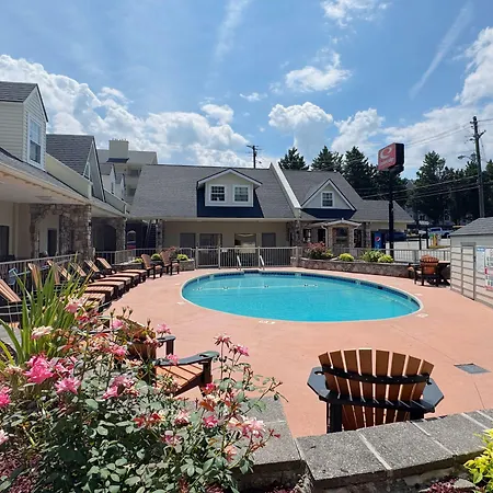 Econo Lodge Inn & Suites Gatlinburg At The Convention Center-2