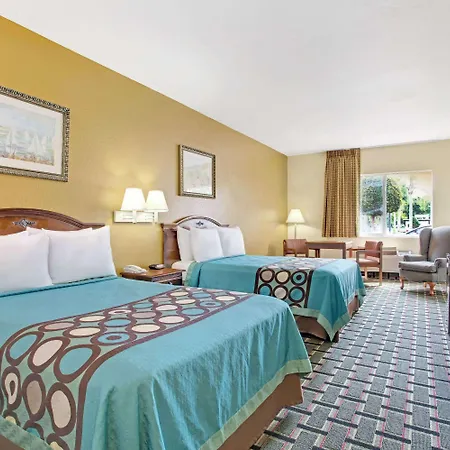 Super 8 By Wyndham Daytona Beach-2