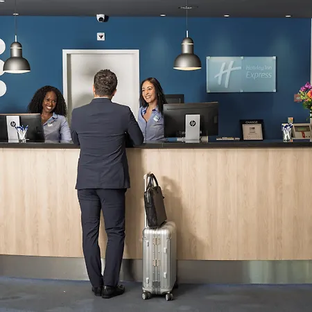 Holiday Inn Express Geneva Airport By Ihg-2