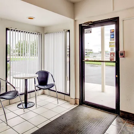 Travelodge By Wyndham Norfolk Airport-3