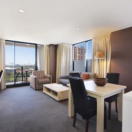 Oaks Adelaide Horizons Suites-3