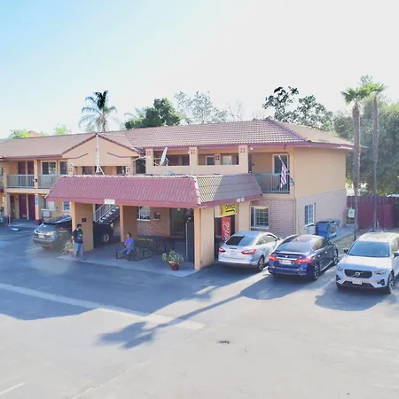 Super 8 By Wyndham Visalia-2