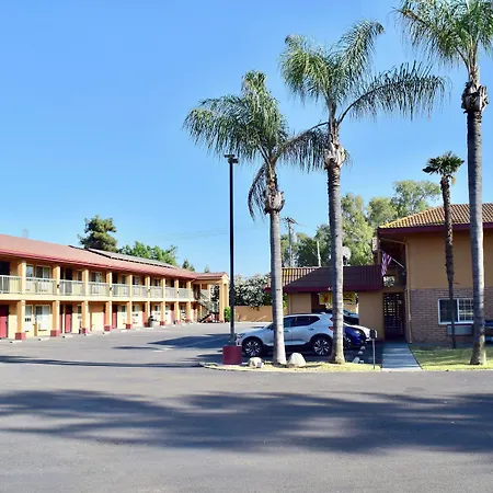 Super 8 By Wyndham Visalia-3
