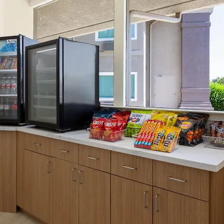 Ramada By Wyndham Merced-2